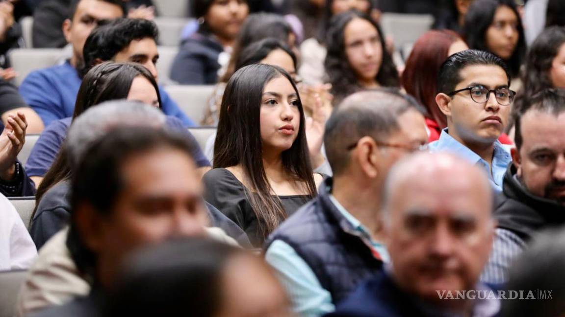 $!El alcalde José María Fraustro Siller presenta la App Juventud Saltillo, destacando su importancia para el bienestar de los jóvenes.