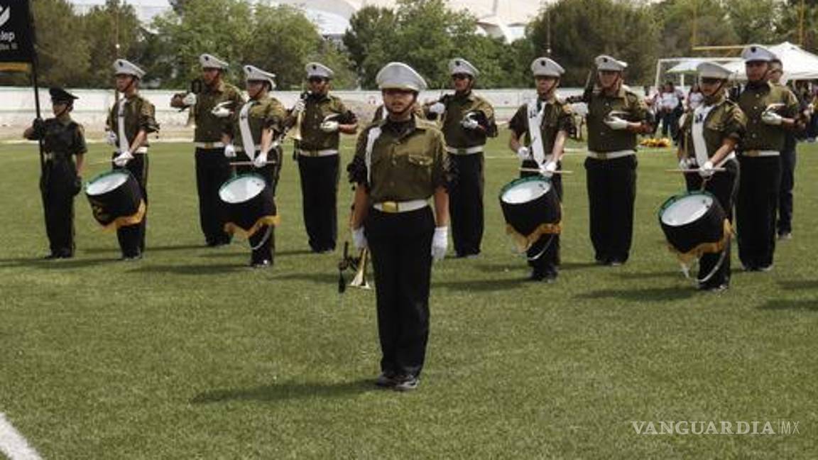 $!La escolta y Banda de Guerra del Conalep realizaron los honores a la bandera.