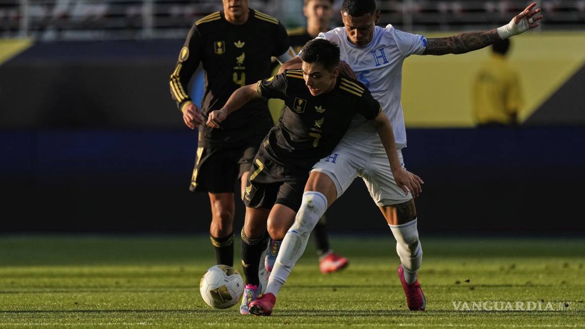 Gilberto Mora, un niño jugando a ser seleccionado mayor. ¡Y vaya manera de hacerlo!