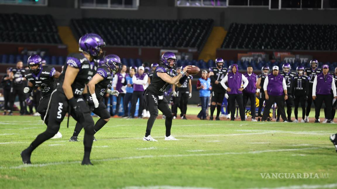 $!El ataque terrestre fue determinante para sellar la victoria en el último cuarto.