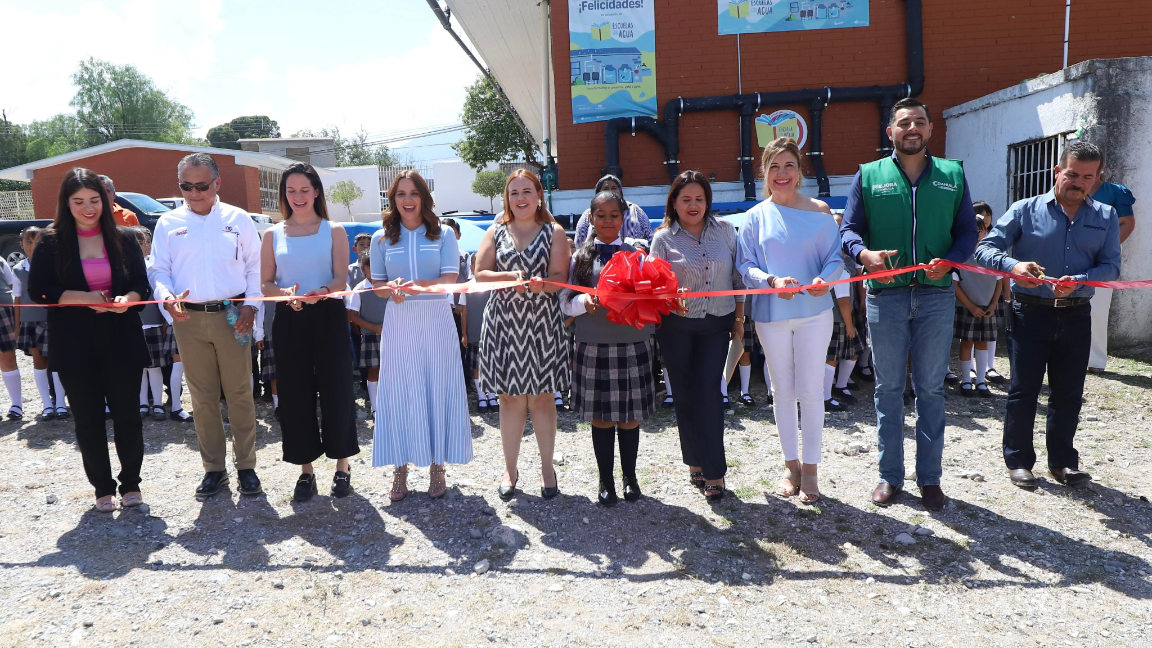 $!Autoridades y comunidad educativa celebran la inauguración de los sistemas de captación de agua pluvial en la primaria “José María Arteaga”, en el municipio de Arteaga.