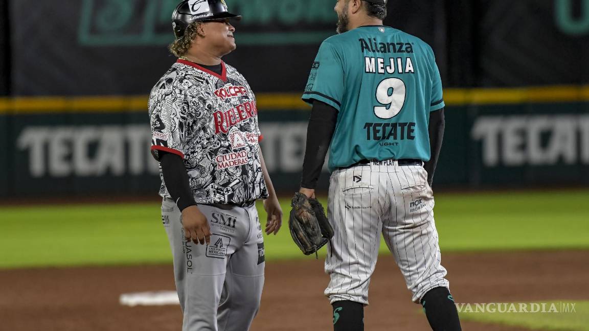 $!Los Rieleros tomaron la delantera temprano en el juego y casi triplicaron su puntaje en el segundo tercio, destacándose un cuadrangular del ex-sarapero Wilians Astudillo.
