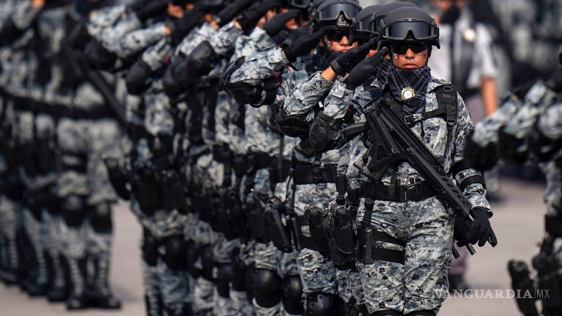 $!La Guardia Nacional participa en un desfile militar del Día de la Independencia en el Zócalo, la plaza principal en Ciudad de México.