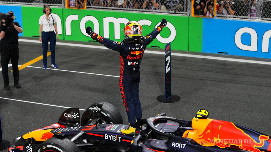 $!El tapatío representante de Red Bull, mantuvo a raya a su compañero Max Verstappen.
