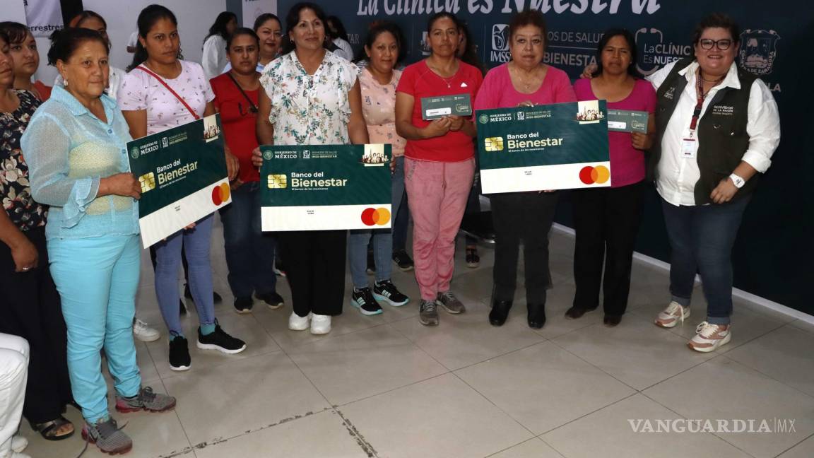 Entregan 20 tarjetas del Bienestar para rehabilitar centros de salud en Coahuila