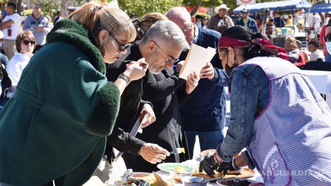$!El alcalde Humberto Villarreal felicitó a todos los concursantes y reconoció a la directora del departamento, Dora María Garza Lugo.