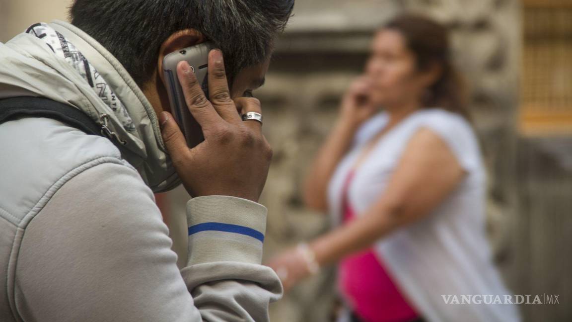 Descubren que al hablar por celular más de 30 minutos hay un alto riesgo de padecer hipertensión arterial