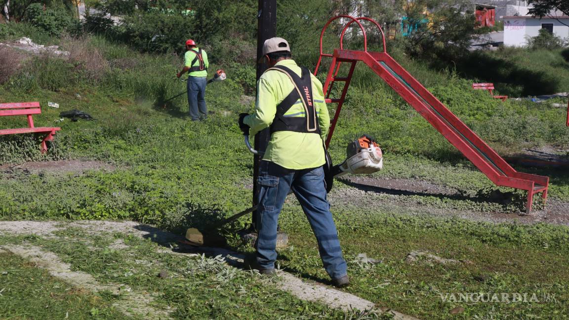 $!Trabajadores del programa “Aquí andamos” atendieron plazas públicas en colonias como Las Teresitas y Valle de las Torres.