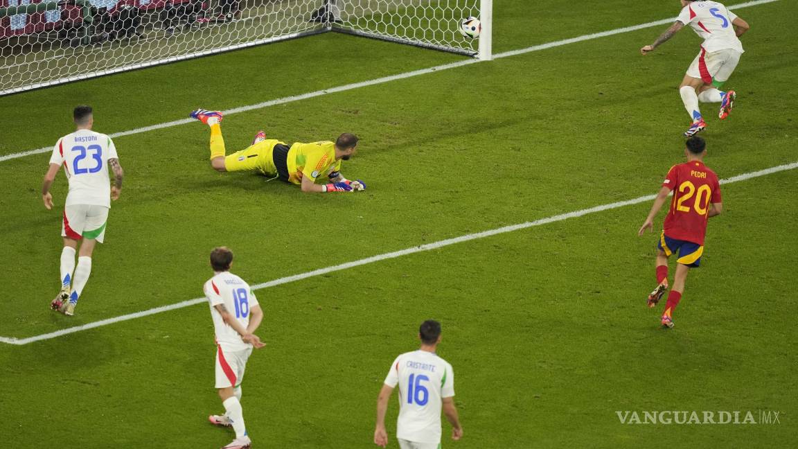 $!Riccardo Calafiori hizo el gol en propia puerta que condenó a Italia.