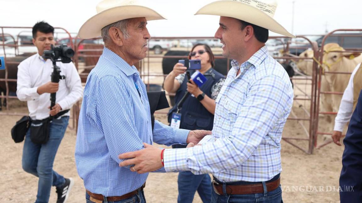 $!El gobernador Manolo Jiménez reafirmó su compromiso con las familias del campo, asegurando que el Gobierno de Coahuila sigue siendo un aliado firme para el fortalecimiento del sector agropecuario del estado.