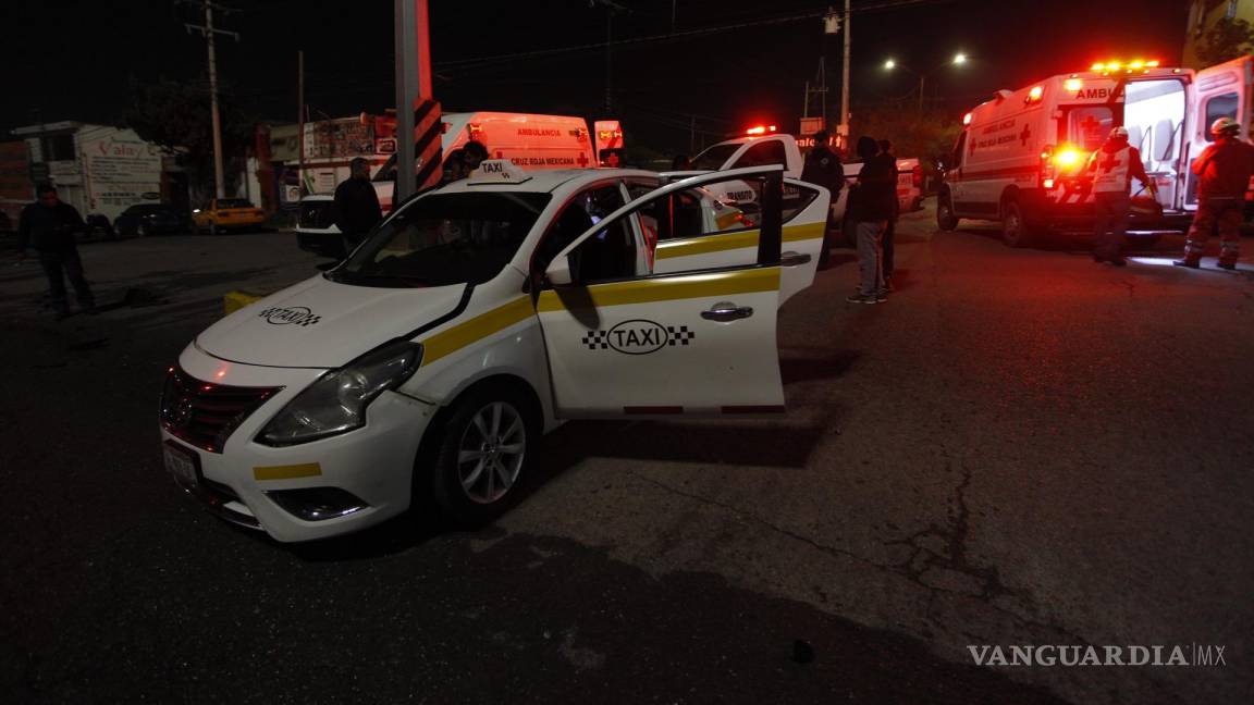 Por pasarse la luz roja y manejar en estado de ebriedad, conductor lesiona a dos en Saltillo