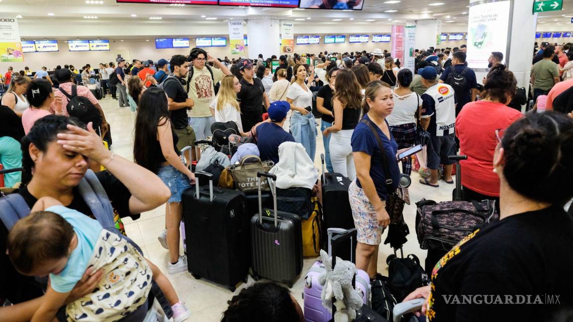Provoca apagón informático mundial caos en aeropuertos de México