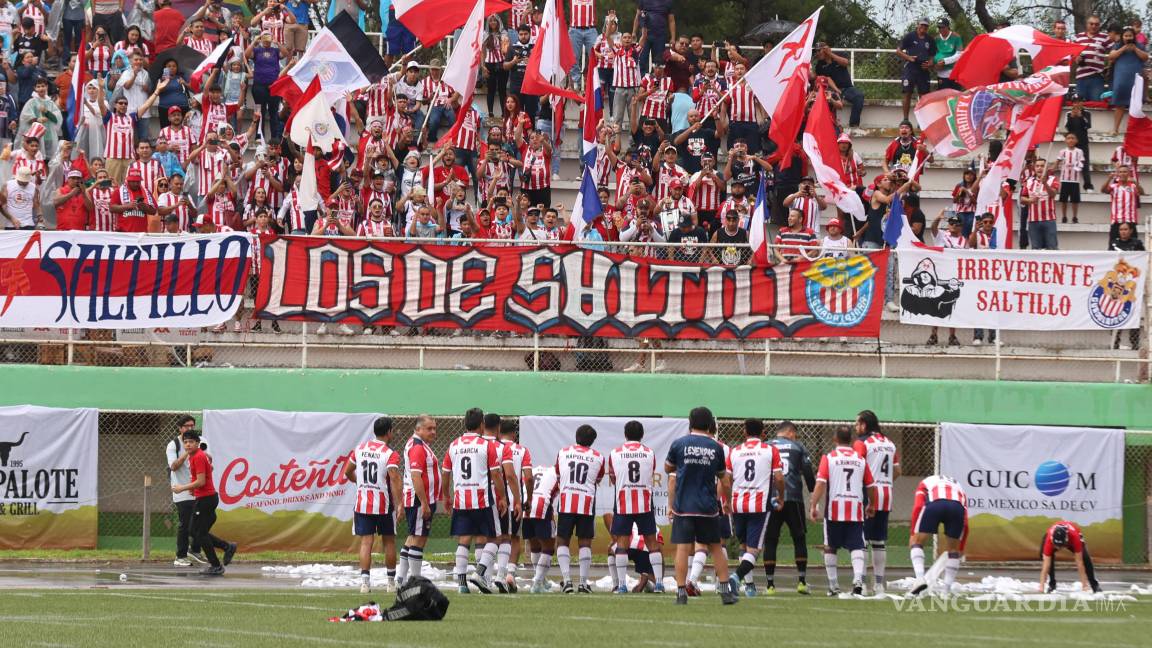 $!El Clásico de Leyendas reunió a ídolos históricos de Chivas y América en un duelo amistoso lleno de nostalgia.