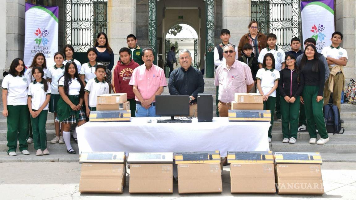 Alcalde de Cuatro Ciénegas dona su sueldo para dotar a escuelas computadoras escolares