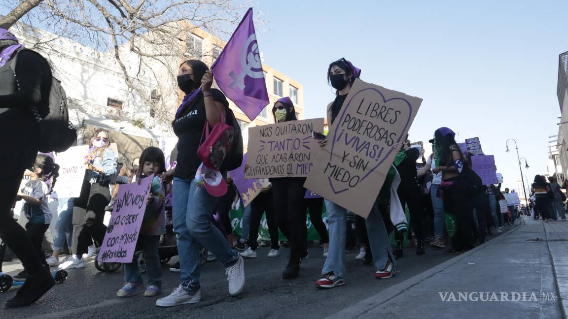 $!Saltillo, Coahuila 8 de Marzo del 2022 Marcha 8M en la plaza Tlaxcala y calles del centro de la ciudad