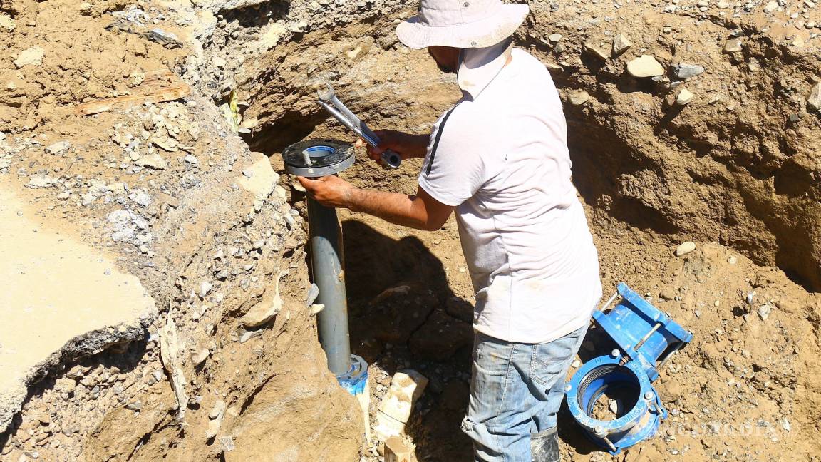 Atiende Ramos Arizpe fugas y renueva red de agua en beneficio de familias de Villa Sol