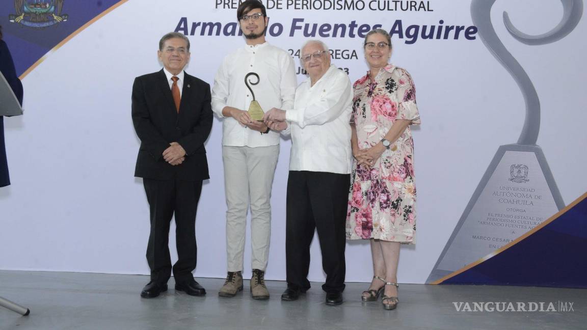 $!El Rector Salvador Hernández Vélez también dio el reconocimiento a los ganadores.