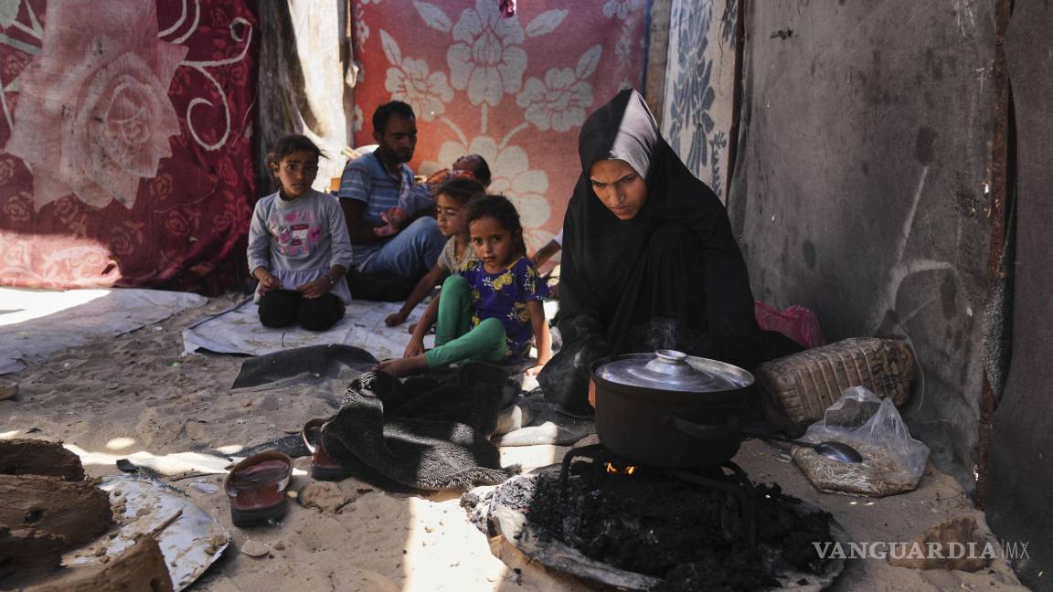 Madres y sus bebés enfrentan inanición en Gaza, donde hospitales están desbordados