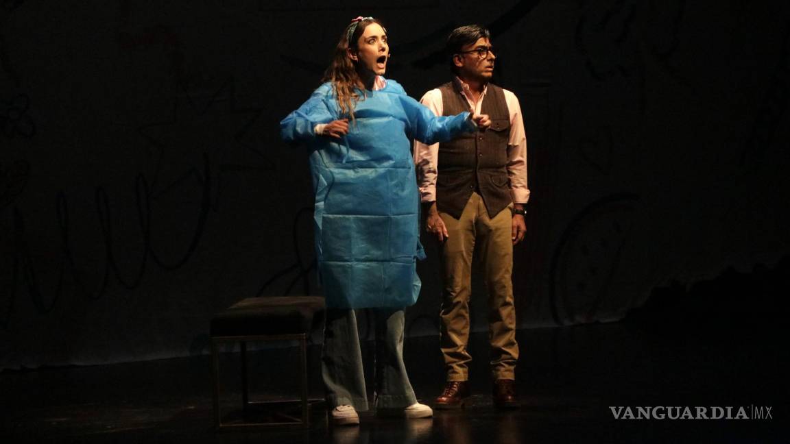 $!El conductor y actor regiomontano estuvo este domingo en el teatro Fernando Soler.