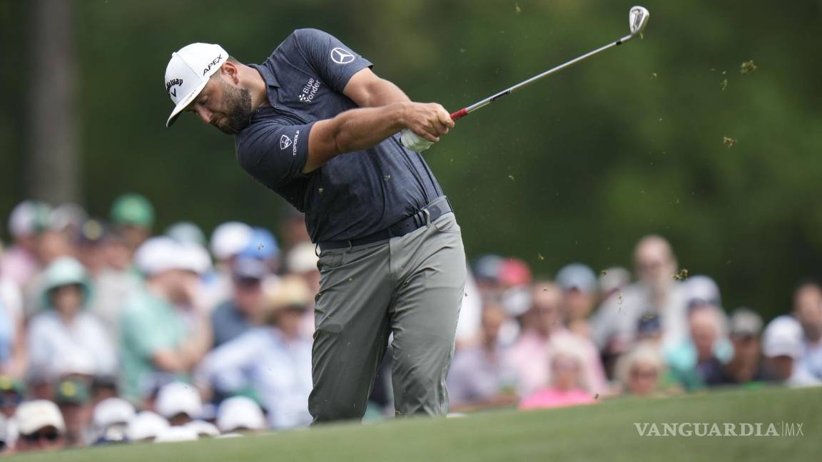 $!El español Jon Rahm realiza su tiro de salida al hoyo 12 en la primera ronda del Masters de Augusta, Georgia el jueves 06 de abril.