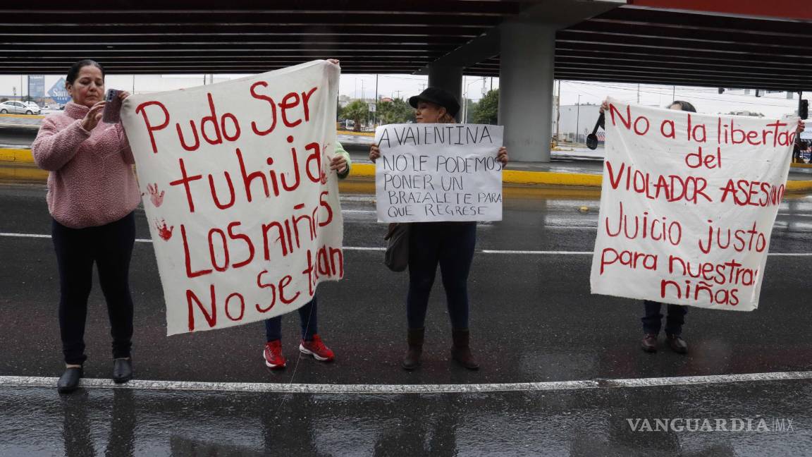 $!Familiares de las denunciantes realizaron diferentes movilizaciones en la ciudad, cerrando vialidades.