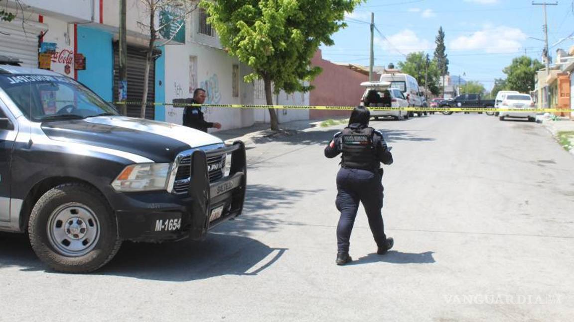 $!Elementos de la Policía Municipal y de la Agencia de Investigación Criminal intervinieron en la escena tras el reporte al 911.