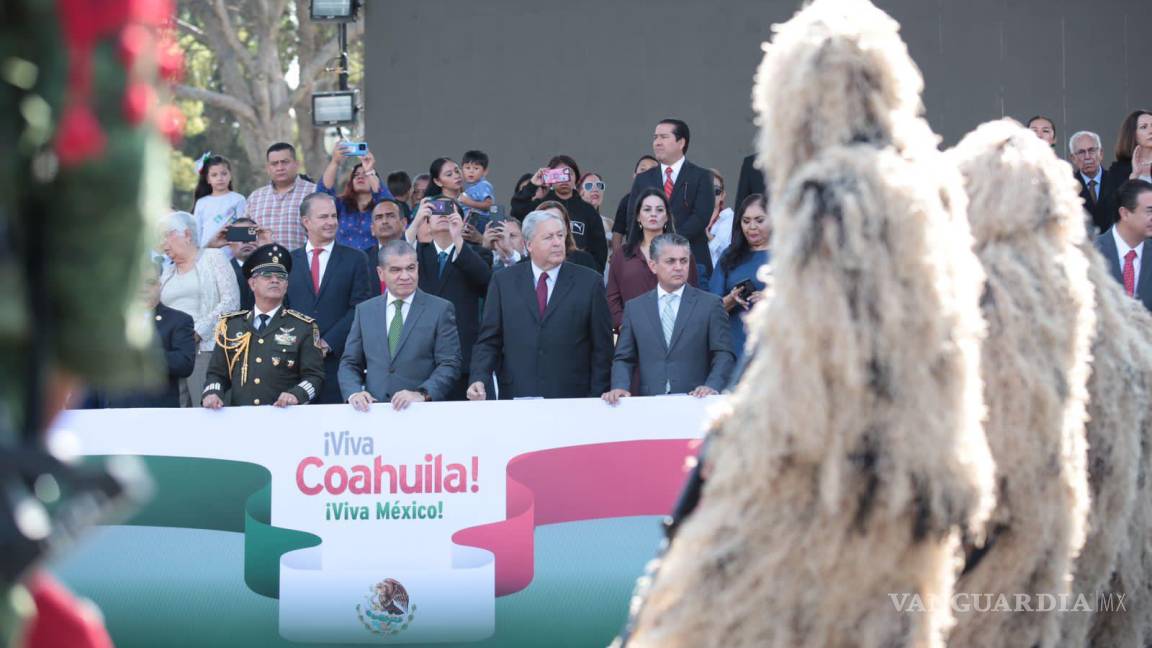 Preside gobernador de Coahuila tradicional desfile del 16 de septiembre