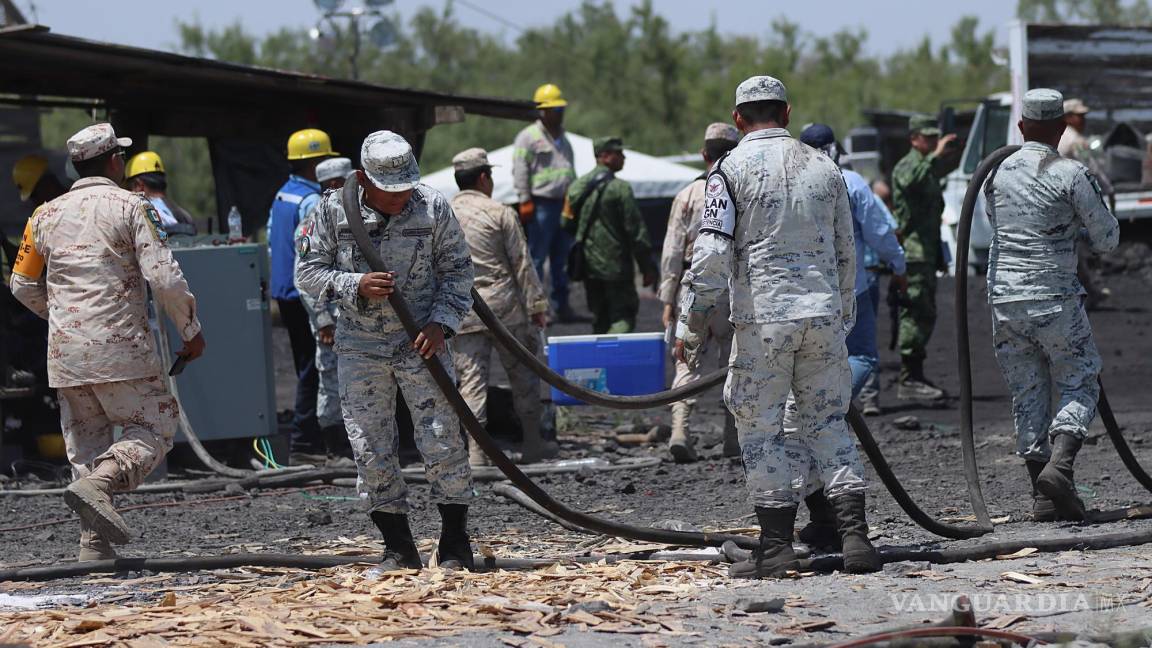 $!Personal de La Guardia Nacional labora en la zona donde se encuentran 10 mineros atrapados en el municipio de Sabinas en Coahuila (México).