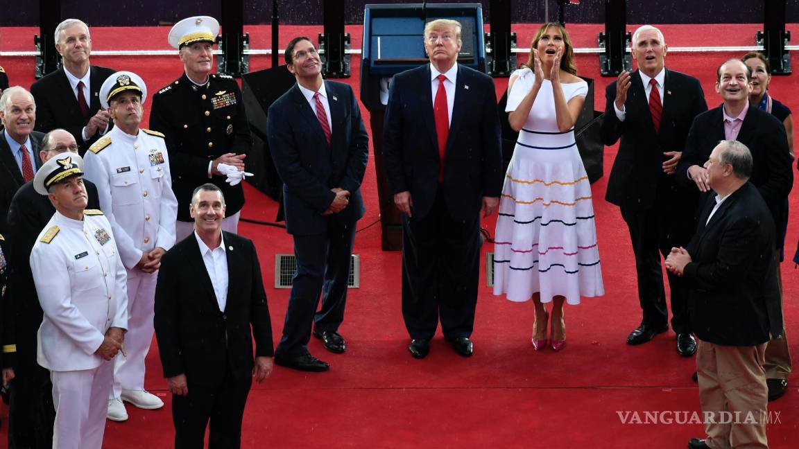 $!4/07/2019. El presidente Donald Trump y la primera dama Melania Trump, observan los Blue Angels durante una celebración del Día de la Independencia.