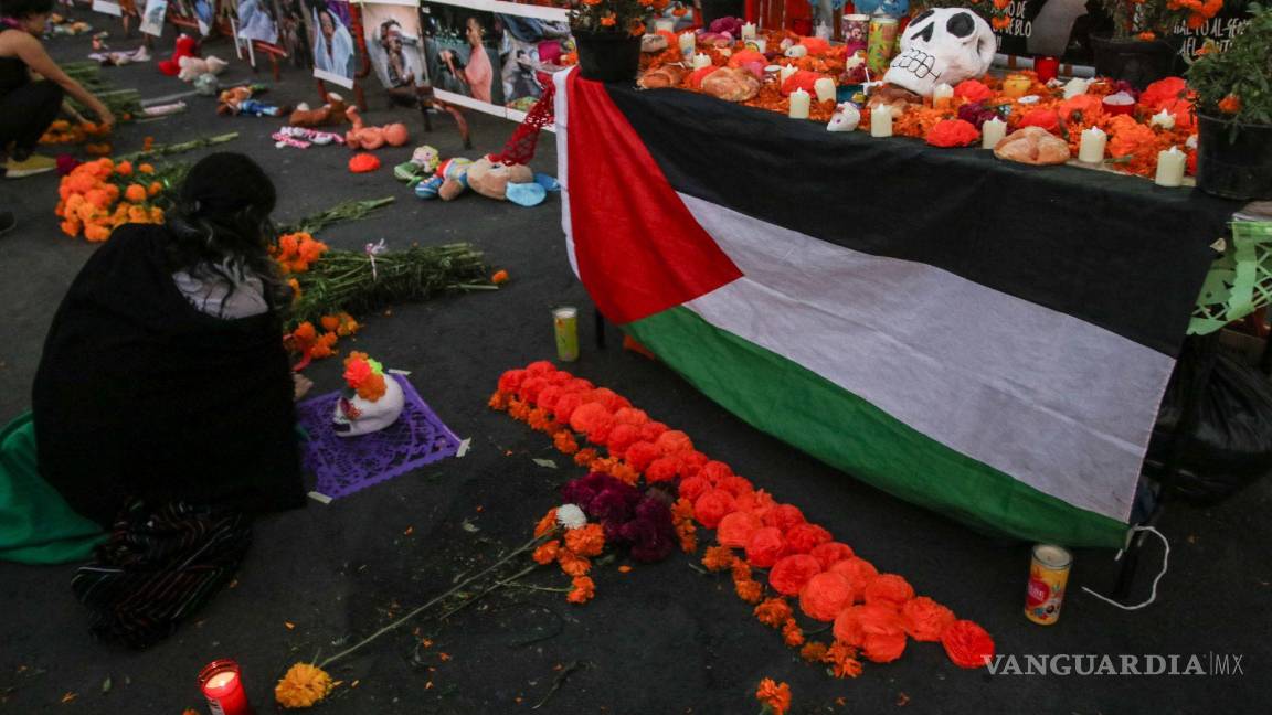 $!Homenaje con una ofrenda de Día de Muertos con el propósito de recordar a todos los afectados por este conflicto armado.