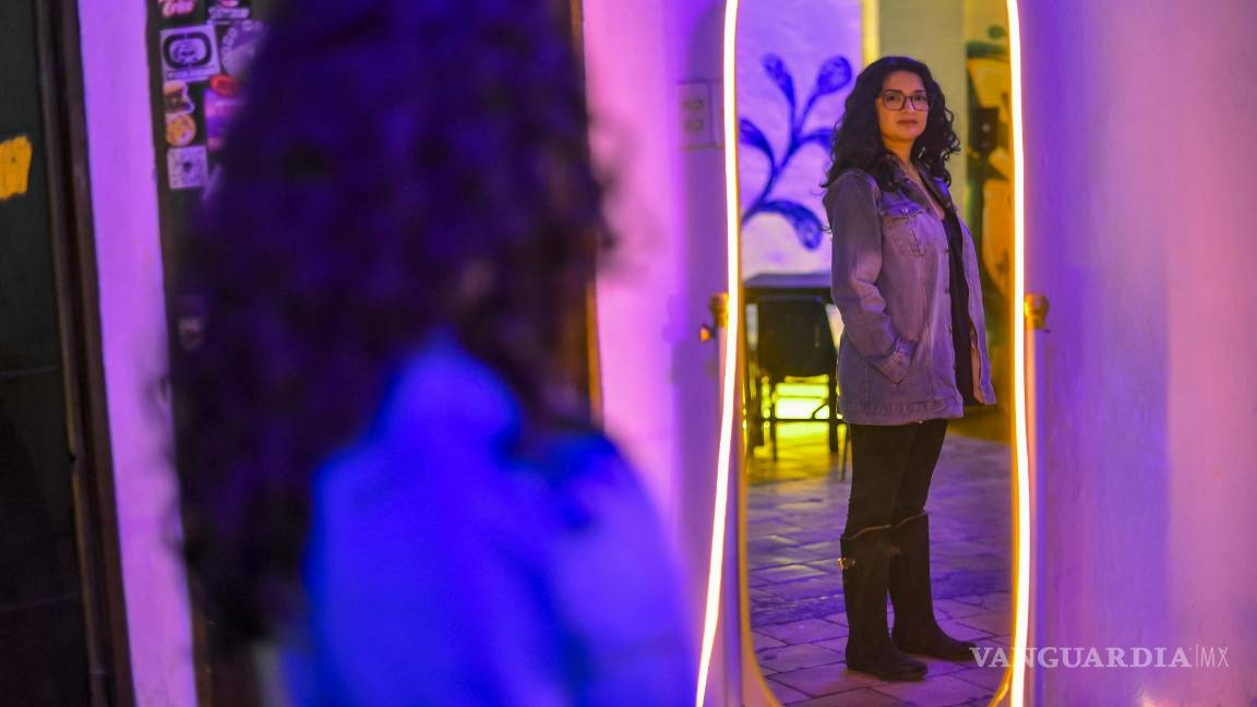 $!Además de las piezas en pequeño formato también realizó una intervención a muro.