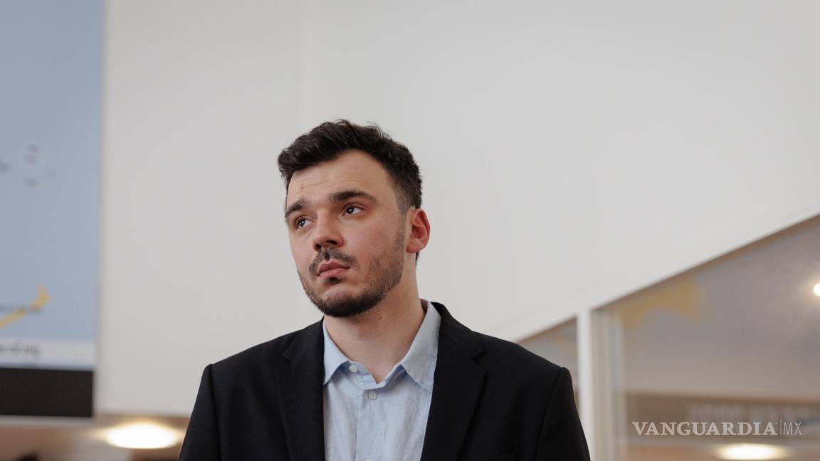 $!Ruslan Shaveddinov, de la Fundación Anticorrupción asiste a una conferencia de prensa en París, Francia con motivo del lanzamiento del canal El Futuro de Rusia.