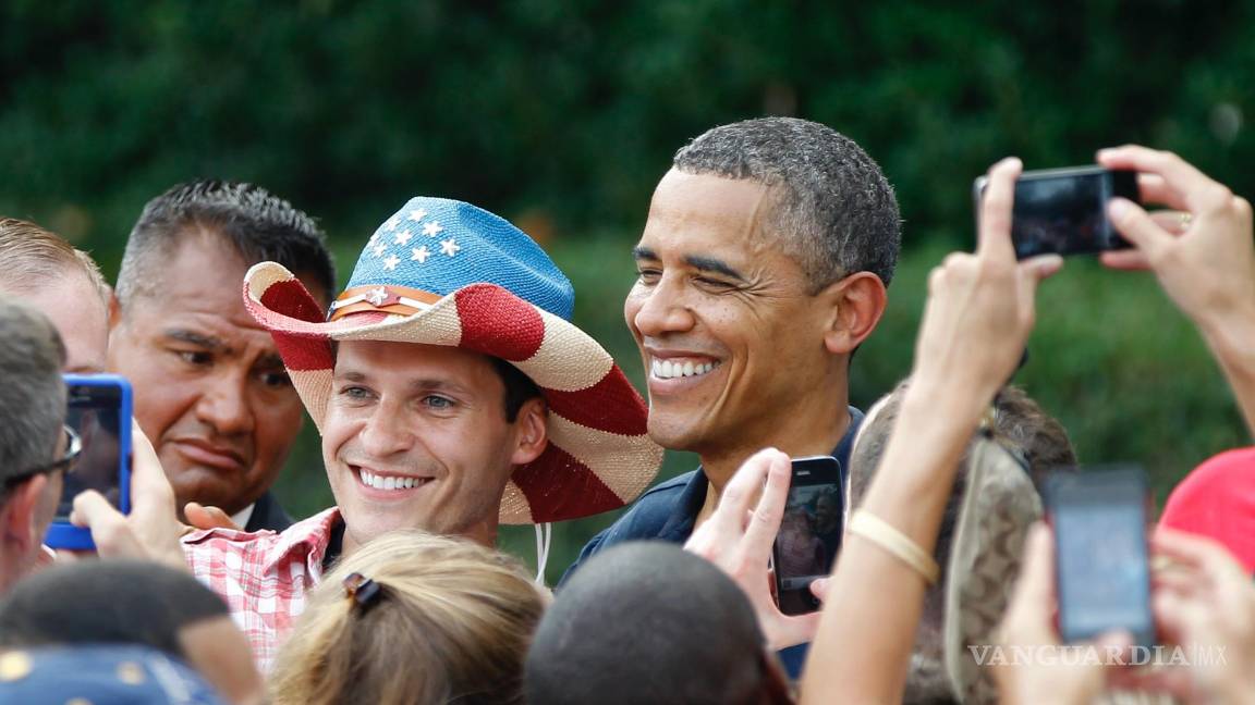 $!El presidente Barack Obama en una visita a miembros del servicio en la celebración del Día de la Independencia de la Casa Blanca el 4 de julio de 2012.