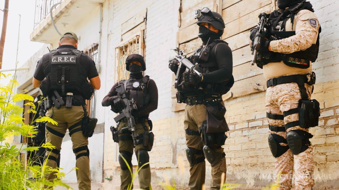 $!Las autoridades localizaron los paquetes con droga tras ejecutar una diligencia de cateo en un domicilio vinculado a los detenidos.