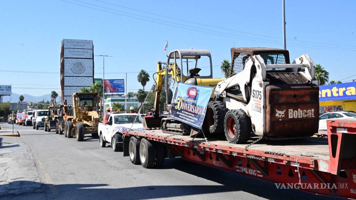 Recorre bulevar caravana de maquinaria pesada y festeja 50 aniversario de CMIC