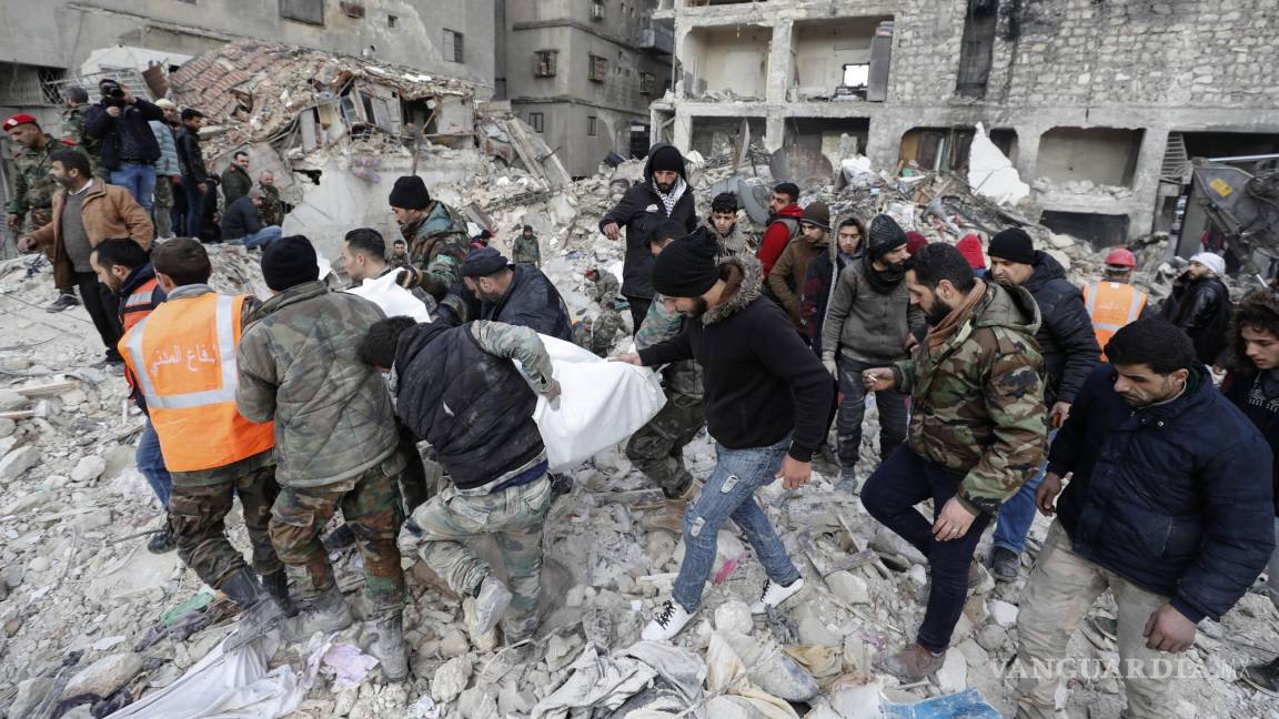 Aumenta a 33 mil víctimas mortales tras terremoto en Turquía y Siria