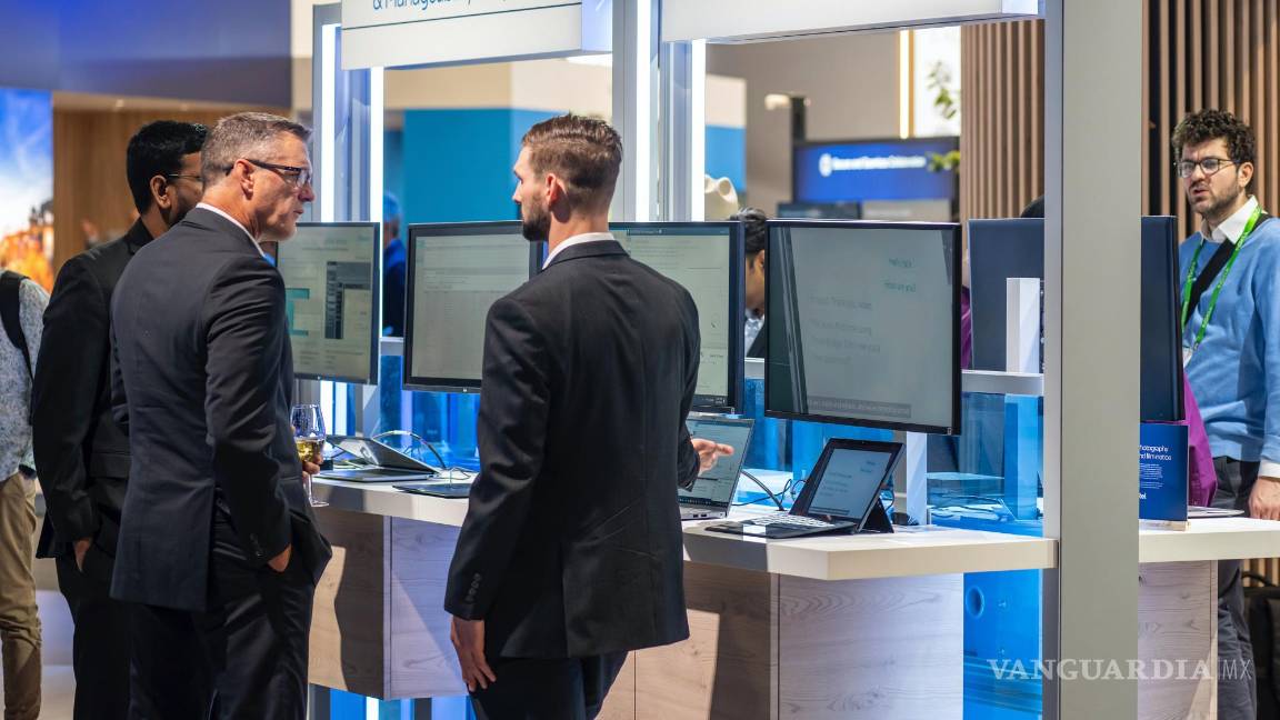 $!Intel hace una demostración de las características de seguridad y capacidad de administración de la plataforma Intel vPro en su recepción de PC con IA.