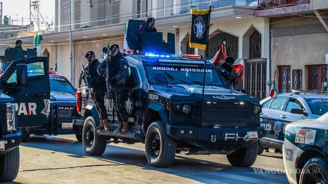 Policía de Torreón destaca en el desfile militar con sus unidades Black Mamba, motocicletas y escuadrón canino
