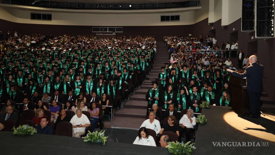Más de 300 se gradúan de la Universidad Tecnológica de la Región Centro de Coahuila