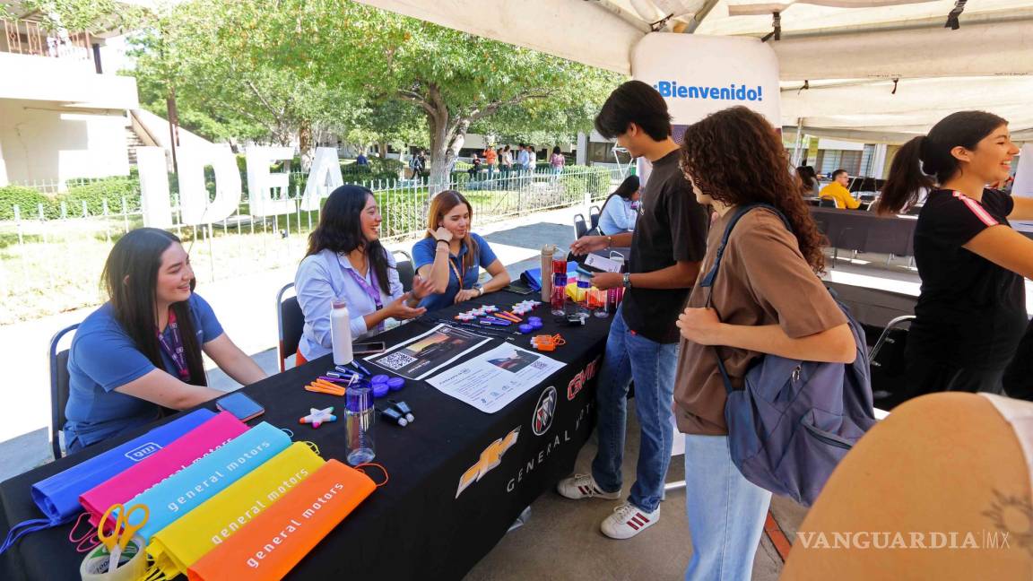 Llevan macrobrigada y Feria del Empleo a la Unidad Camporredondo de la Universidad Autónoma de Coahuila