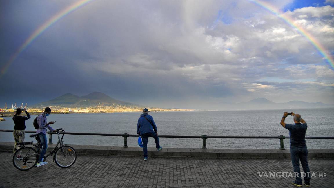$!Vista de un arcoíris en Nápoles. Aunque lo vemos como un arco, es una circunferencia, solo que el horizonte nos impide apreciarlo.