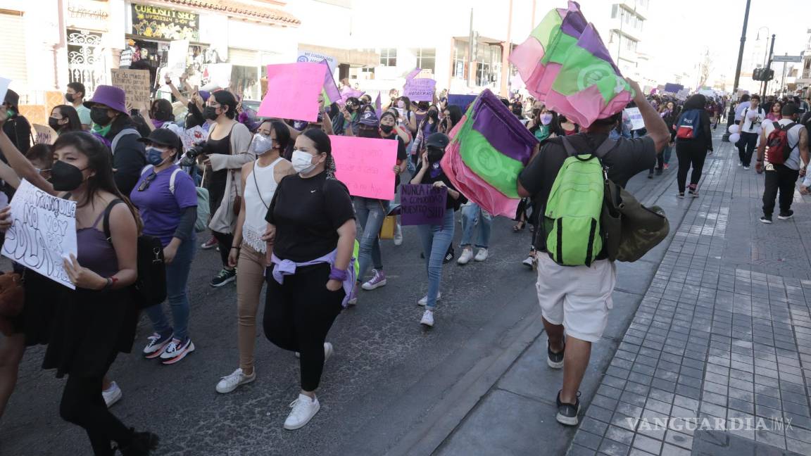 $!Saltillo, Coahuila 8 de Marzo del 2022 Marcha 8M en la plaza Tlaxcala y calles del centro