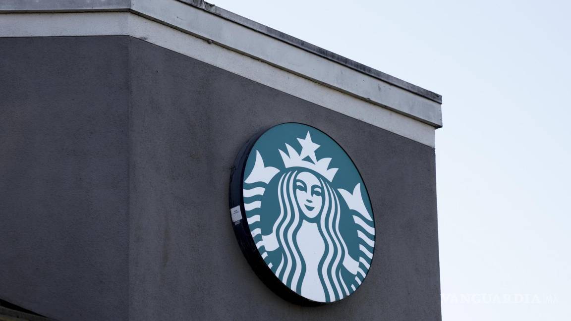 Trabajadores de Starbucks se van a la huelga en tres ciudades de EU; exigen mejores salarios