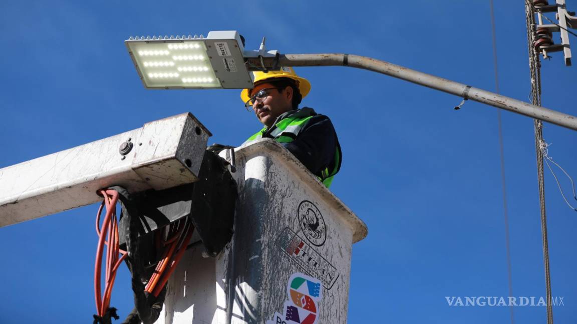 En mes y medio han sido reparadas más de mil 100 luminarias en Saltillo