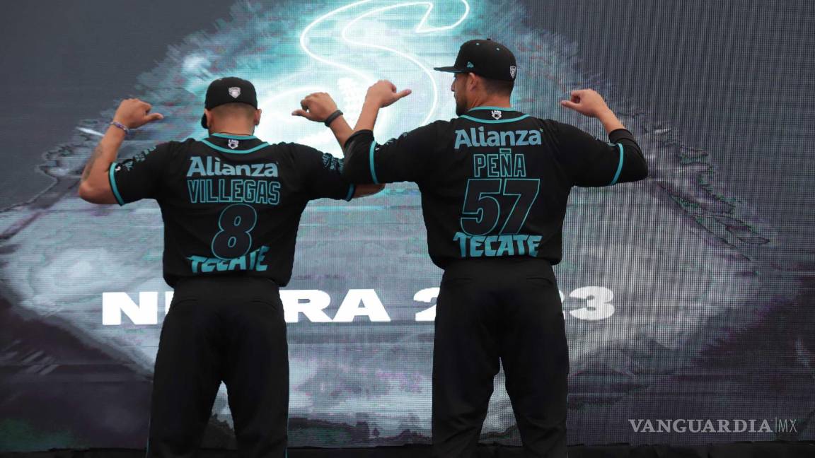 $!Villegas y Peña mostraron la elegante casaca negra, que suele ser la favorita de la afición.