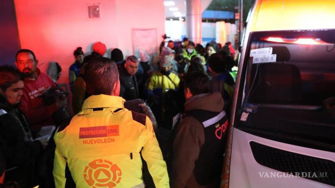 $!Protección Civil de Nuevo León reparte chocolate y cobijas ante bajas temperaturas