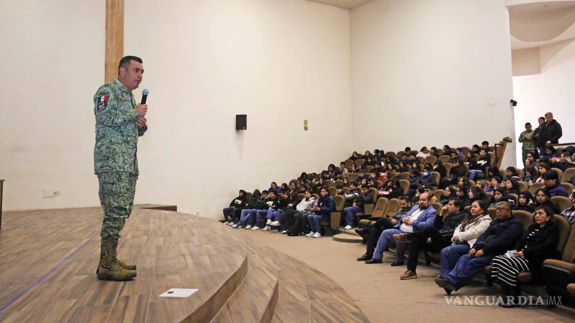 Imparte Ejército conferencia sobre seguridad en al Universidad Autónoma de Coahuila