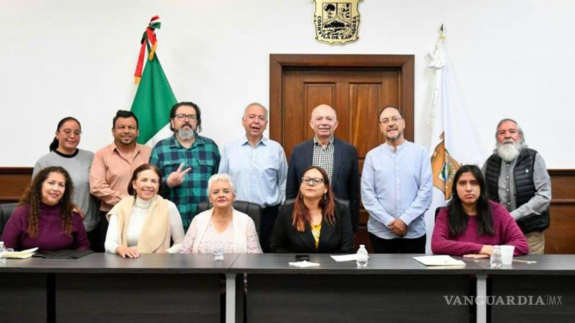 $!La comisión de 56 agrupaciones teatrales presentó sus demandas por segunda vez, tras la manifestación del 27 de marzo en el atrio del Teatro de la Ciudad.