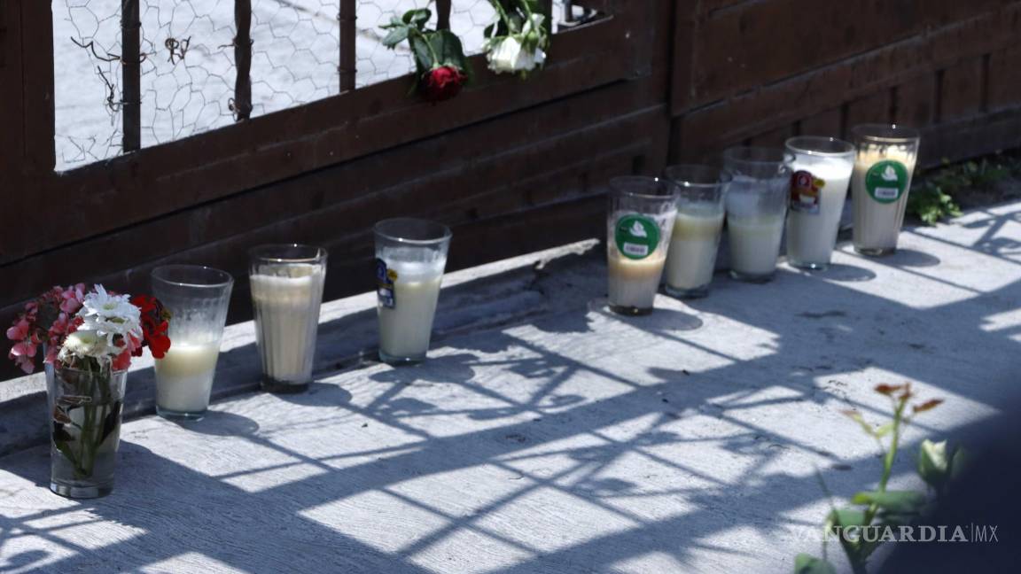 $!Vecinos de la colonia Herradura observaron la llegada de la Policía Municipal tras escuchar los gritos de la discusión.