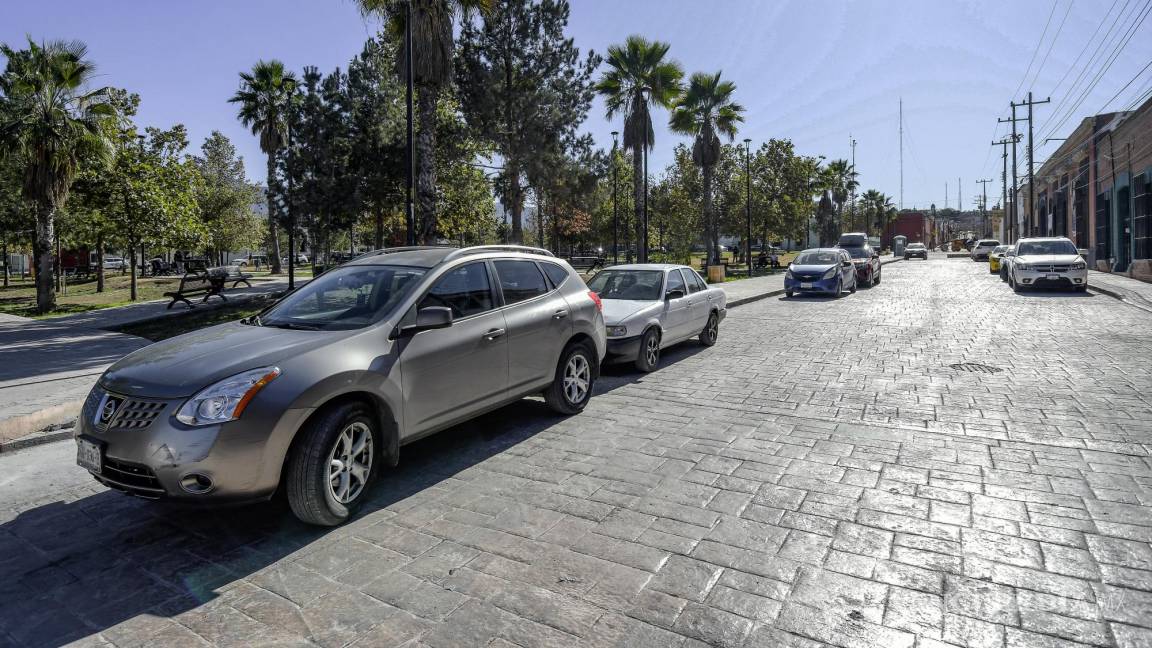 Pendientes en banquetas retrasan apertura de calle General Cepeda del Centro de Saltillo